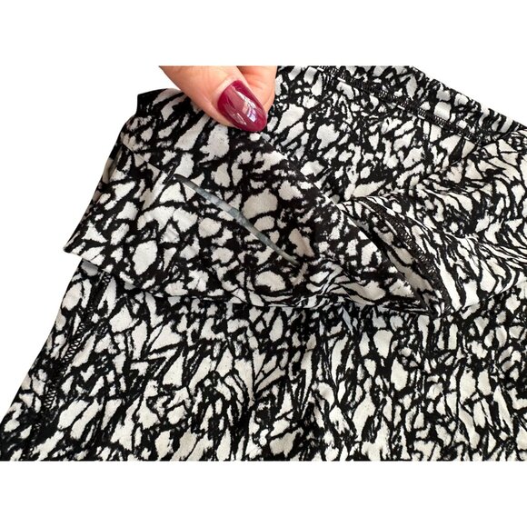 LULUEMON Black White Long Sleeve Patterned Top Size 8 - Picture 5 of 5